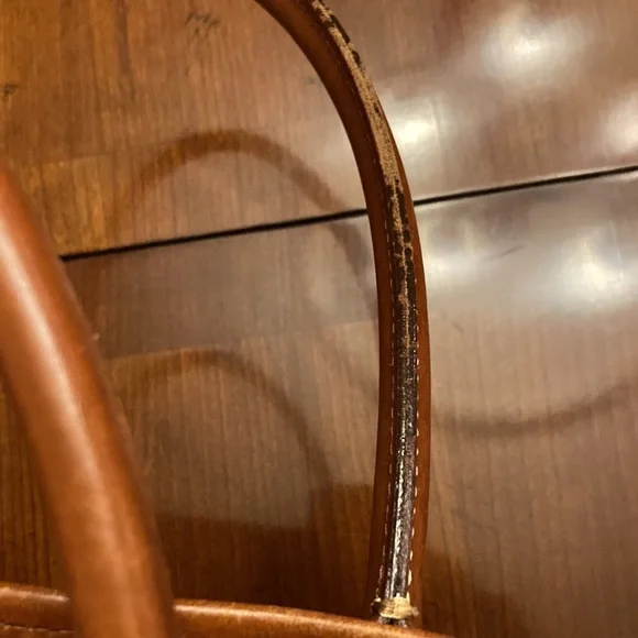 DOONEY & BOURKE BLACK & TAN SHOULDER BAG. VERY CLEAN! ALMOST LIKE NEW - Picture 14 of 15